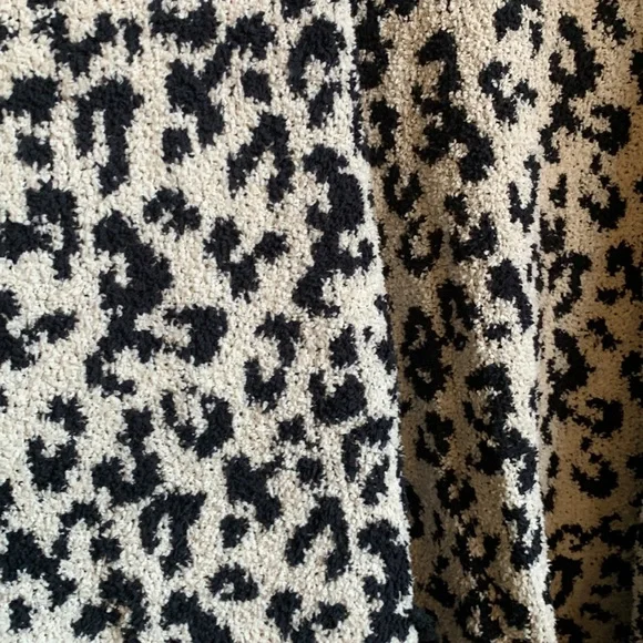 NWT Ugg Phoebe Wrap Cardigan Sweater Cozy Plush Fleece Animal Leopard Cat Soft - Picture 6 of 9